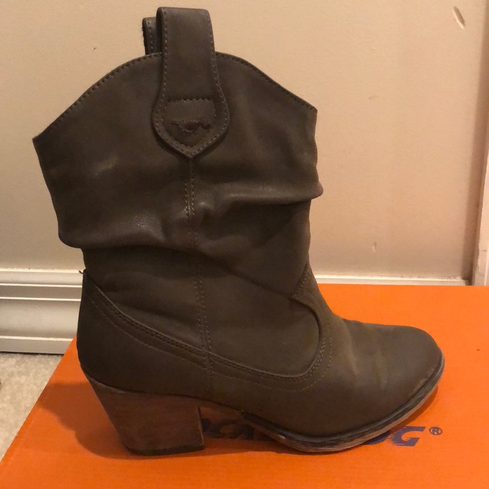 Heeled booties
